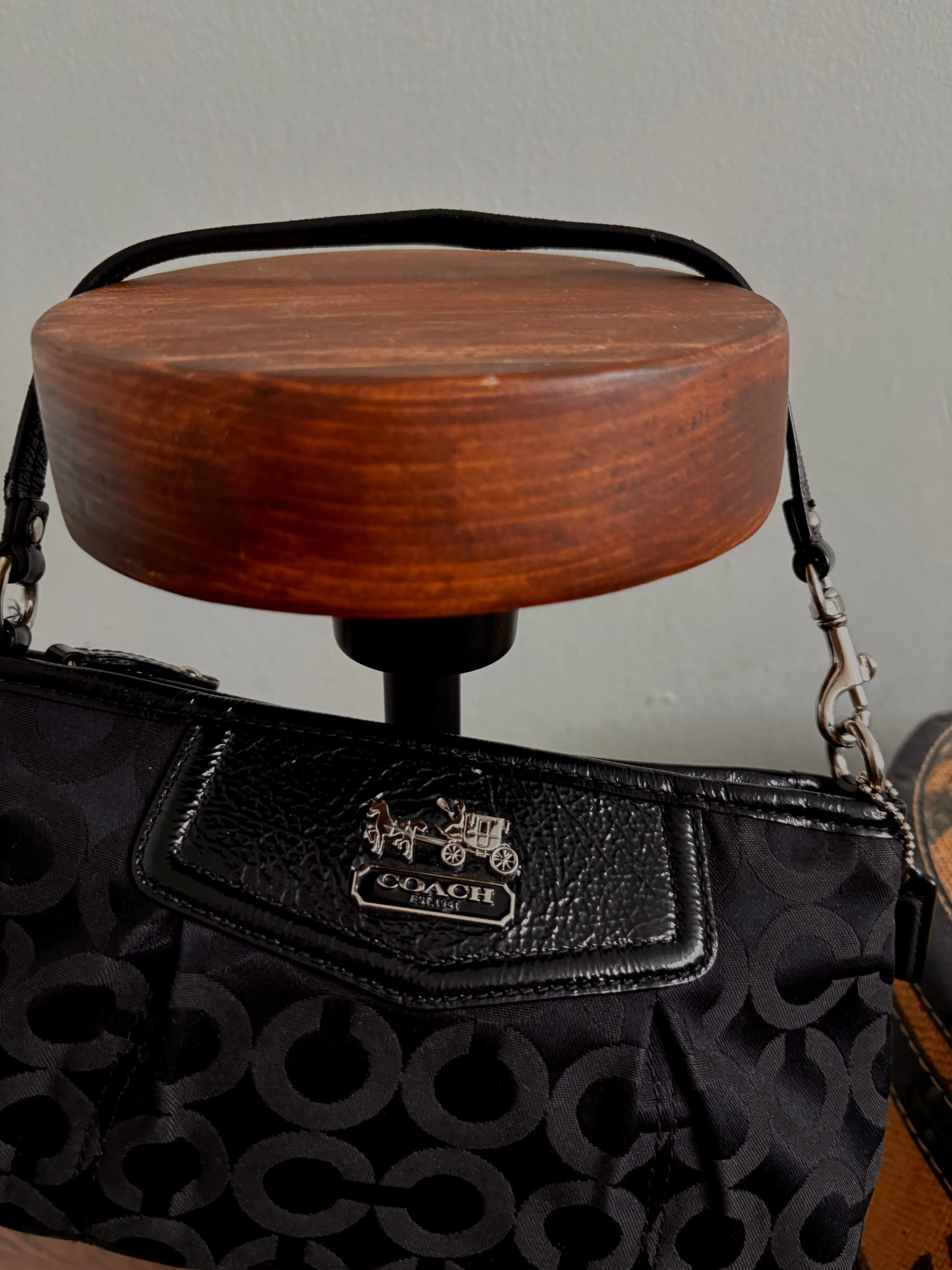 COACH MADISON HORSE & CARRIAGE PLEATED WRISTLET CLUTCH