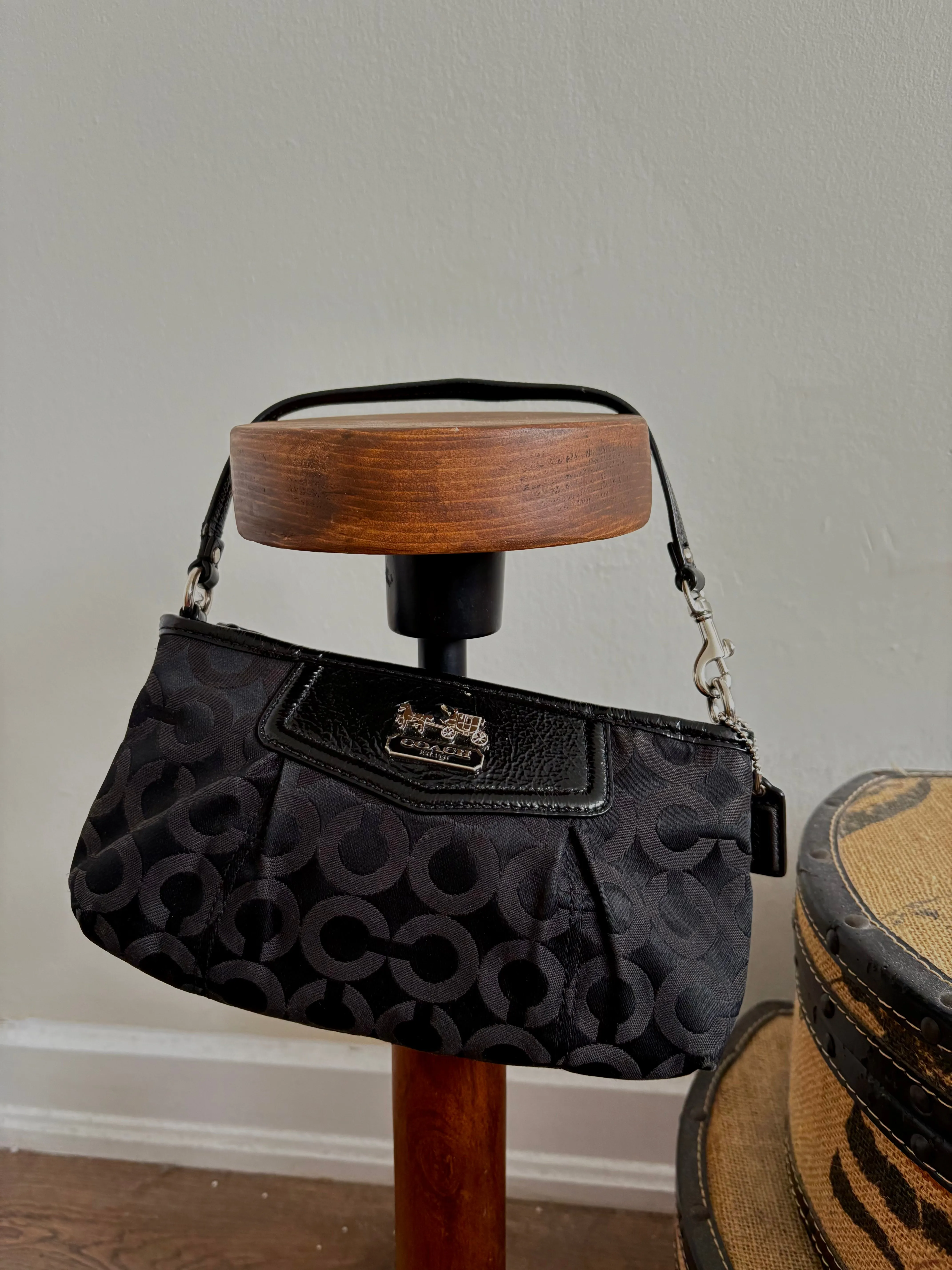 COACH MADISON HORSE & CARRIAGE PLEATED WRISTLET CLUTCH