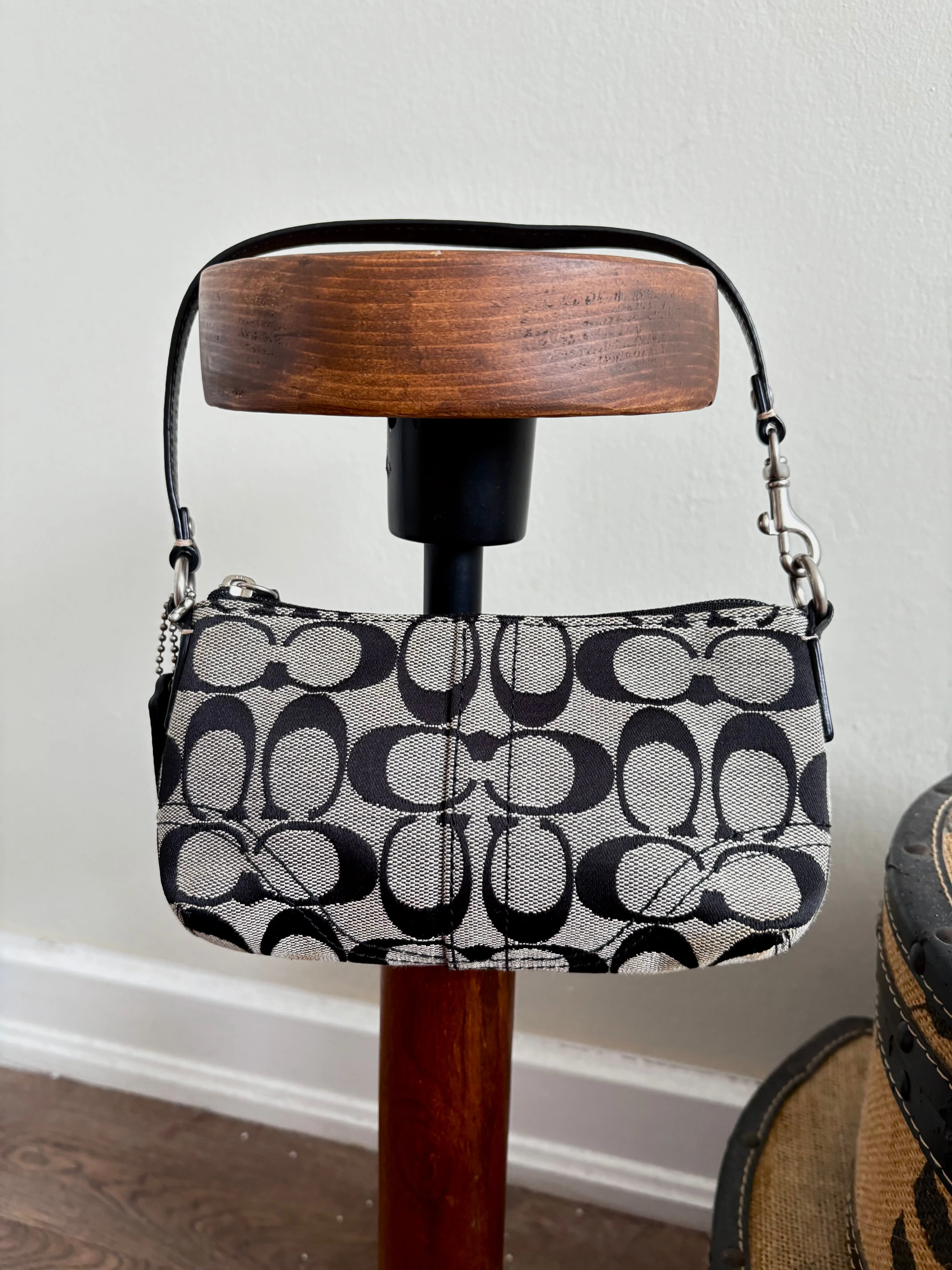 COACH SIGNATURE BLACK WRISTLET