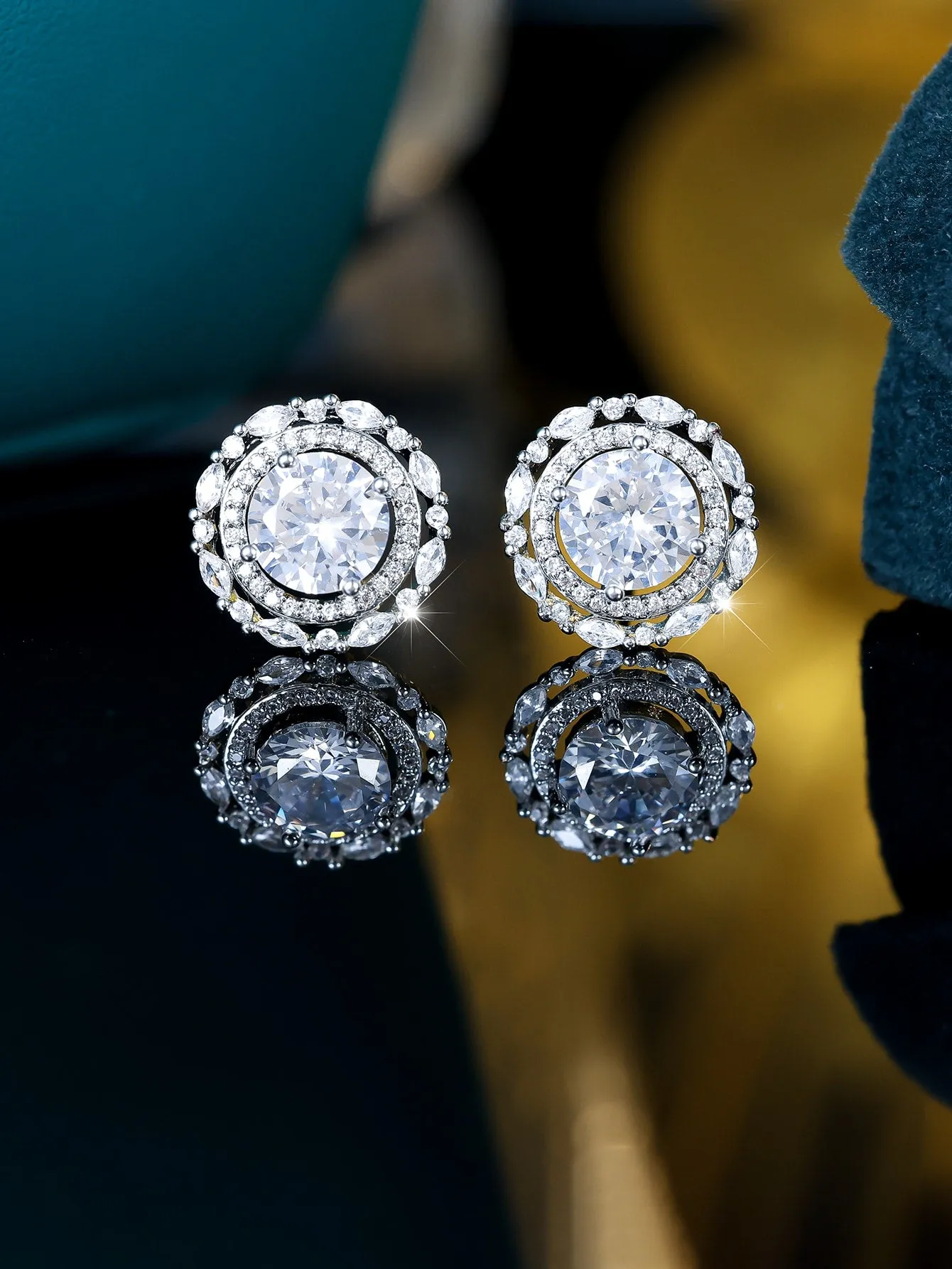 Luxurious Classic Round Micro-Inlaid White Zircon Ear Studs for Women