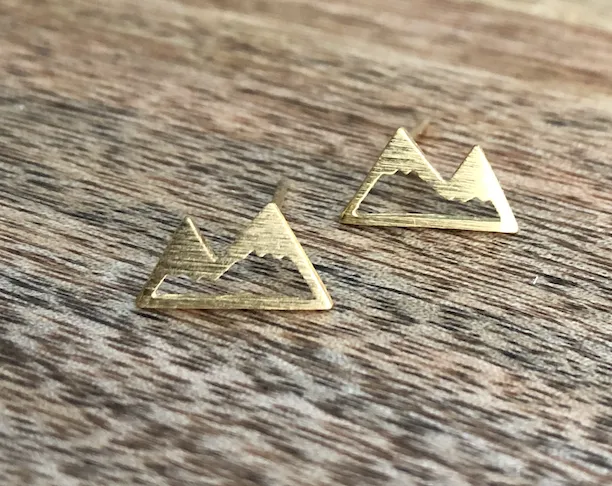 MOUNTAIN STUD EARRINGS