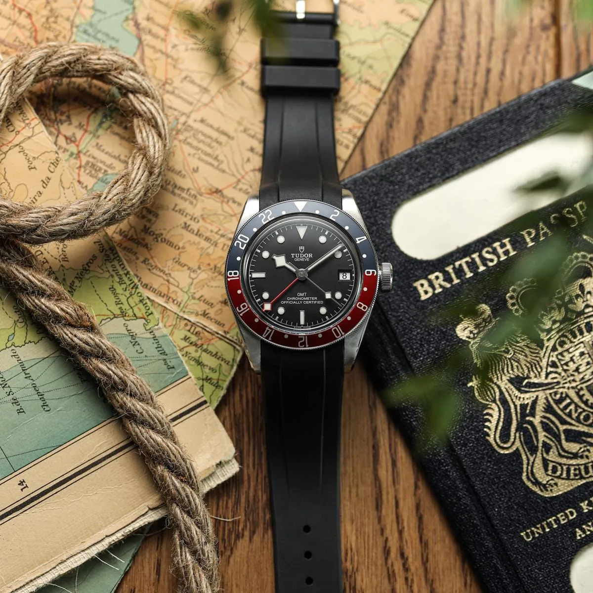 WatchGecko 41mm Tudor Black Bay Style Rubber Watch Strap - Black